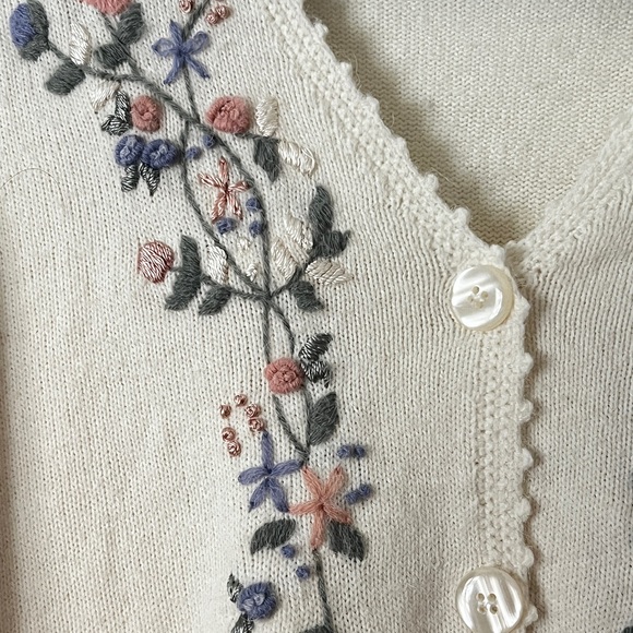Cream Floral Embroidered Sweater - Picture 5 of 10